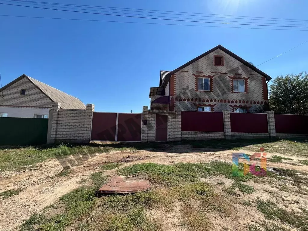 Дом в Калмыкия, Элиста ул. Байрта (194 м) - Фото 1