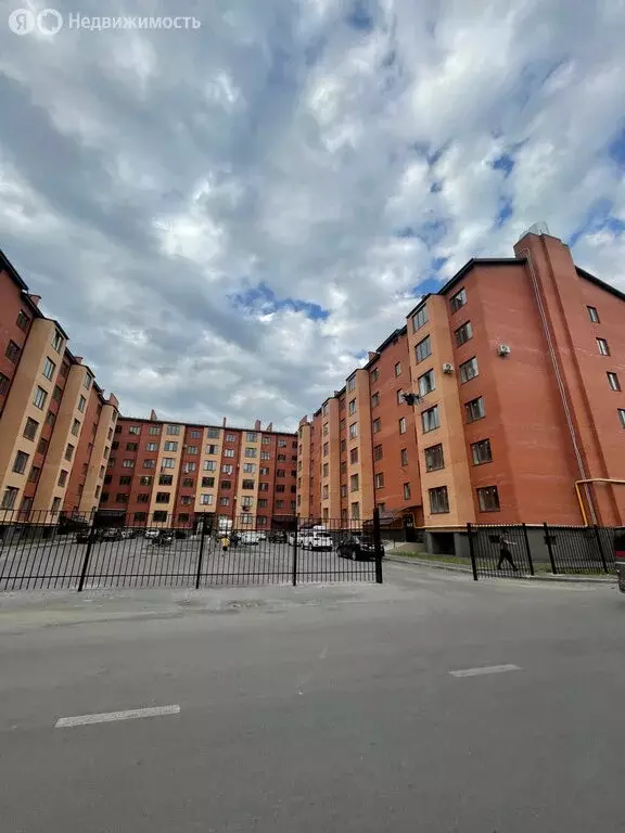 2-комнатная квартира: Владикавказ, улица Билара Кабалоева, 8 (70 м) - Фото 1