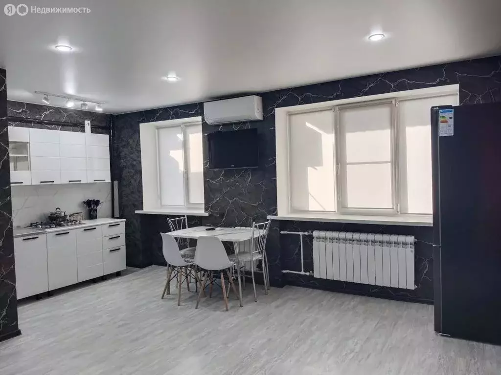 Квартира-студия: Волгоград, улица Маршала Ерёменко, 108 (32.1 м) - Фото 1