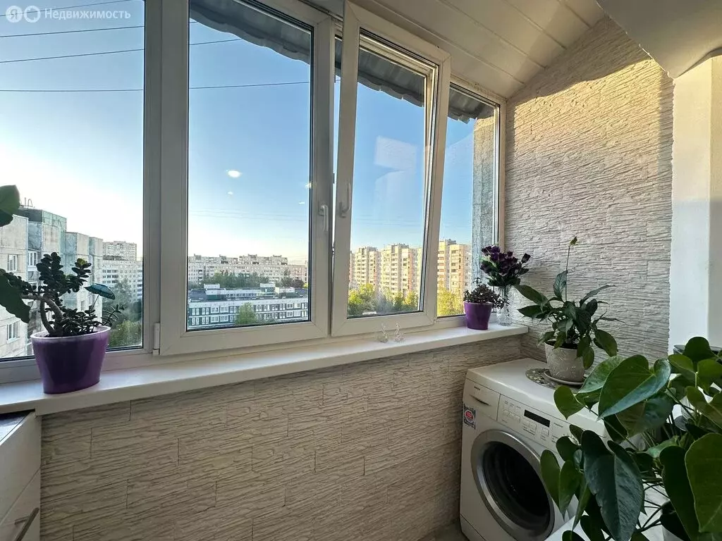 3-комнатная квартира: Санкт-Петербург, проспект Ударников, 42 (65.8 м) - Фото 0
