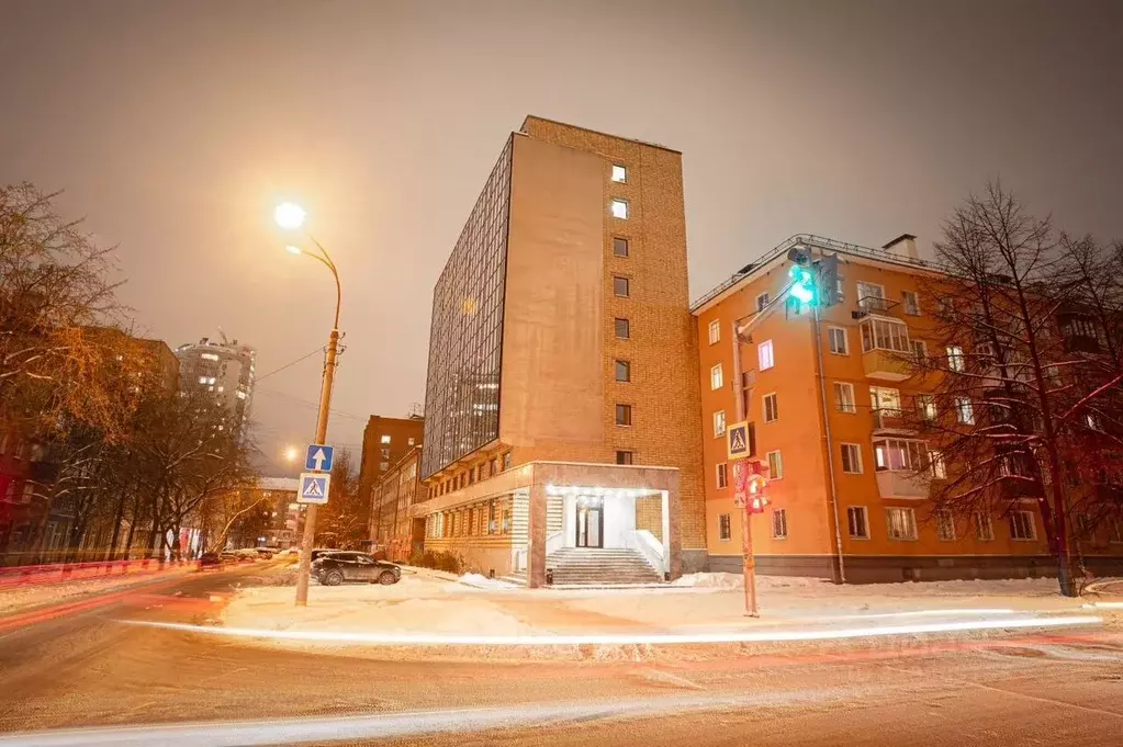 Офис в Свердловская область, Екатеринбург ул. Братьев Быковых, 28 (26 ... - Фото 1