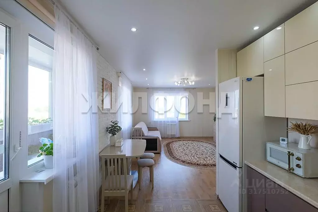 2-к кв. Новосибирская область, Новосибирск ул. Кирова, 225 (70.0 м) - Фото 0
