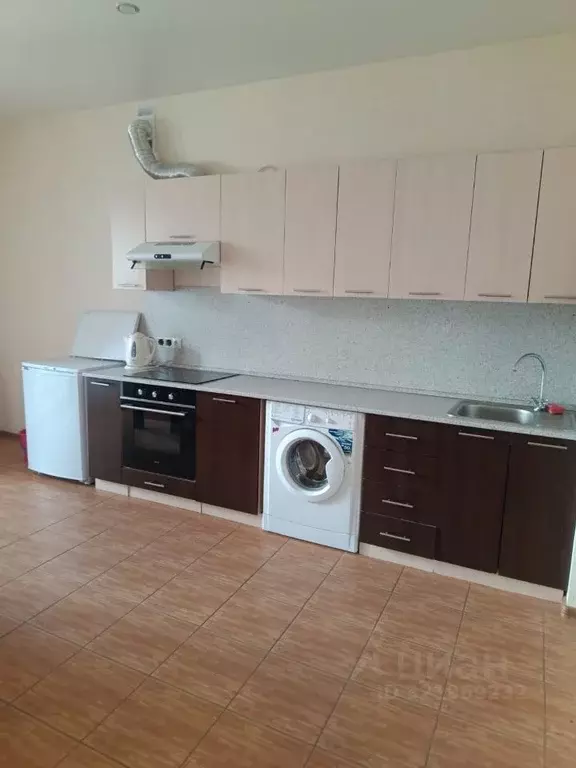 3-к кв. Омская область, Омск ул. Перелета, 25 (85.0 м) - Фото 1