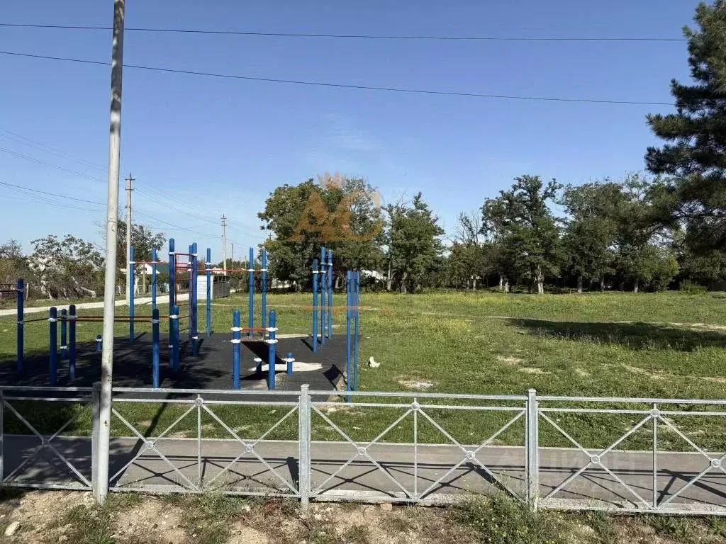 Участок в Крым, Кировский район, Первомайское с/пос, с. Изобильное ул. ... - Фото 2