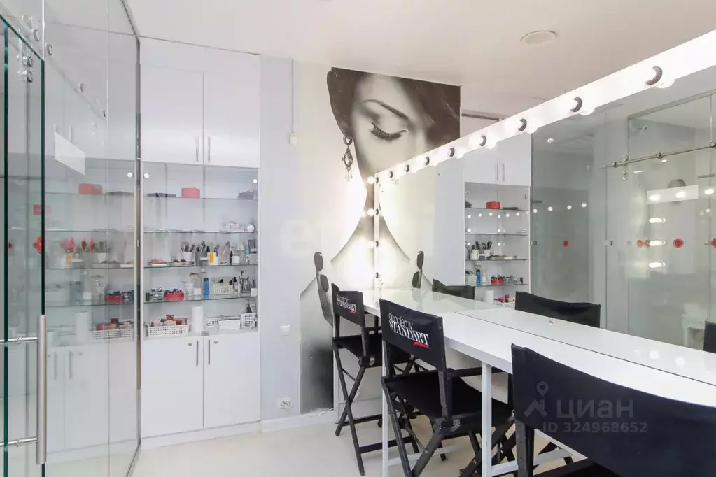 Помещение свободного назначения в Тюменская область, Тюмень ул. ... - Фото 1