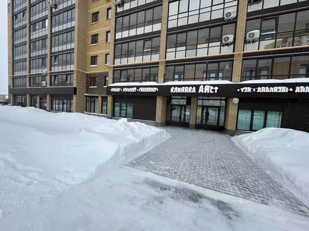 Помещение свободного назначения в Татарстан, Набережные Челны ул. ... - Фото 1