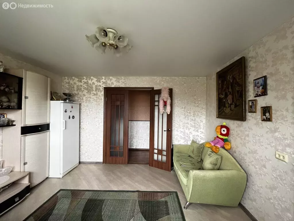3-комнатная квартира: Екатеринбург, улица Металлургов, 18А (64 м) - Фото 1