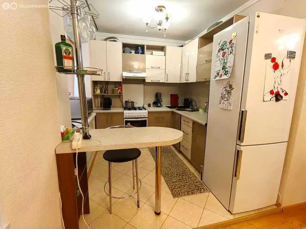 3-комнатная квартира: Белгород, улица Гагарина, 8 (55.6 м) - Фото 1