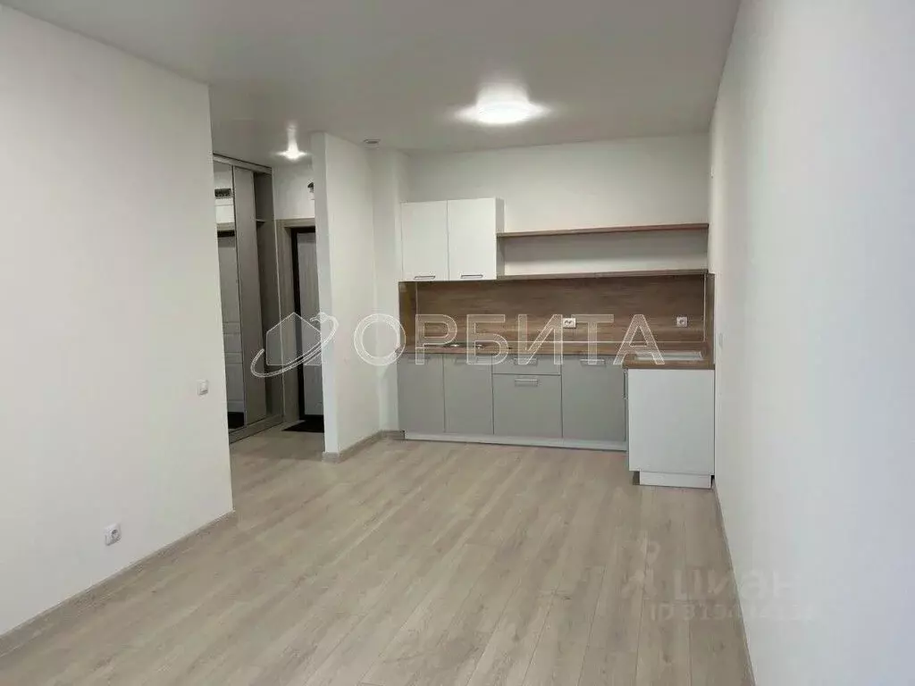 3-к кв. Тюменская область, Тюмень ул. Сергея Свиридова, 5 (65.4 м) - Фото 1