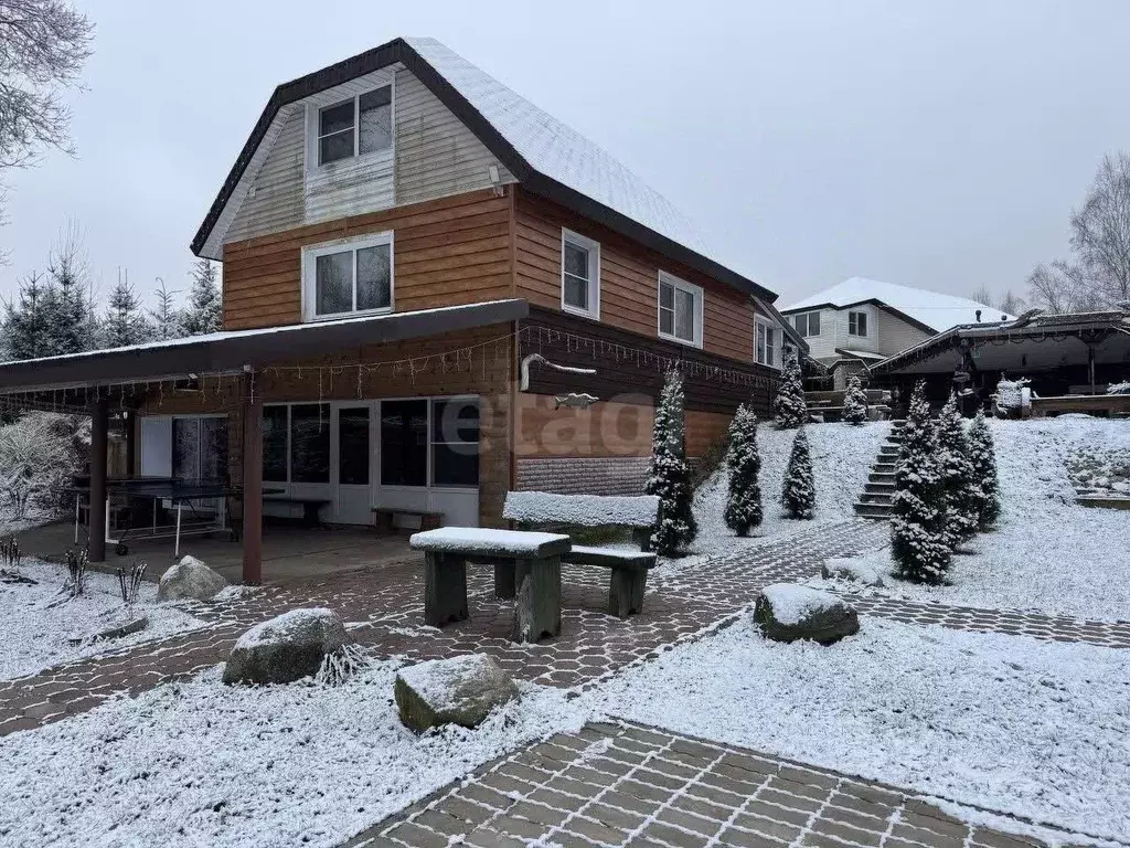 Дом в Псковская область, Себежское с/пос, д. Глубочица  (253 м) - Фото 1