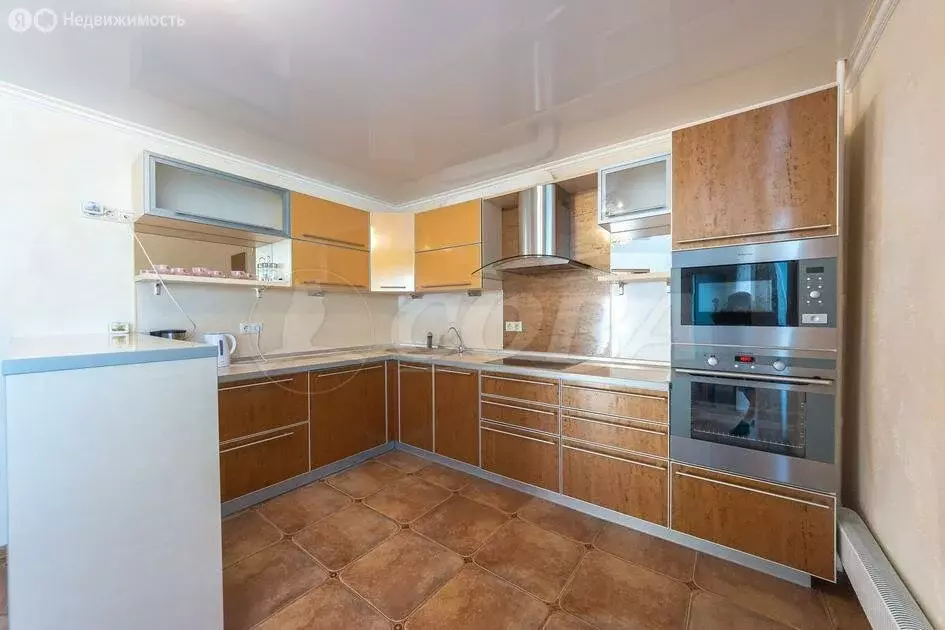 Квартира-студия: Тюмень, улица Василия Гольцова, 10 (93.4 м) - Фото 1