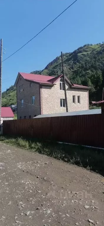 Дом в Алтай, Чемальский район, с. Чемал ул. Дорожников, 26 (399 м) - Фото 1