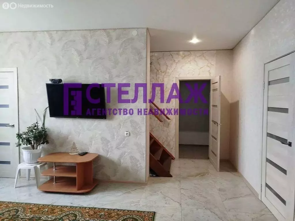 Дом в село Яркое Поле, Привокзальная улица (240 м) - Фото 1
