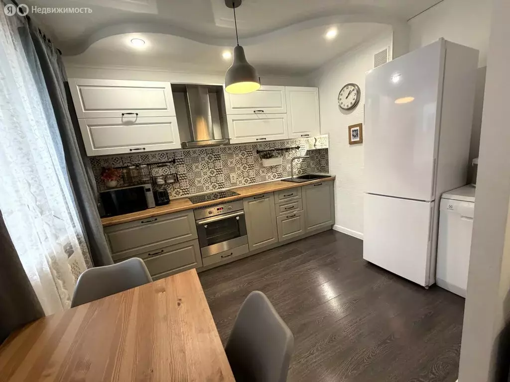 3-комнатная квартира: Казань, улица Фатыха Амирхана, 21 (79 м) - Фото 1