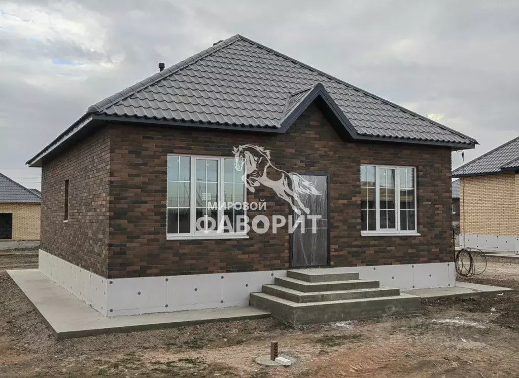 Дом в Оренбургская область, Оренбургский район, с. Подгородняя ... - Фото 0