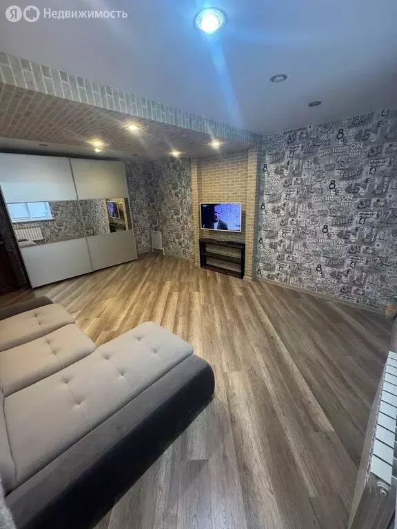 2-комнатная квартира: Губкин, улица Дзержинского, 115В (62.8 м) - Фото 1