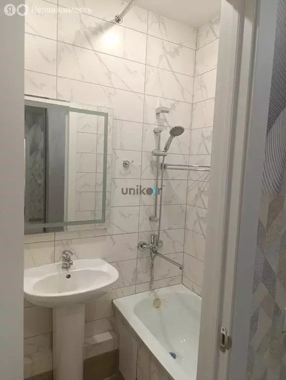 3-комнатная квартира: Уфа, проспект Октября, 107А (63 м) - Фото 1