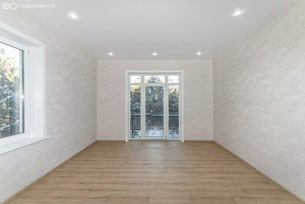 Дом в село Максимовщина, Дальняя улица, 63 (150 м) - Фото 1