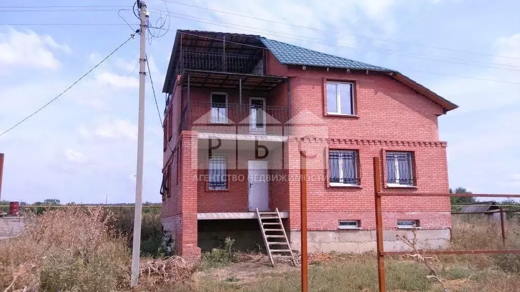 Дом в Саратовская область, Воскресенский район, Елшанское ... - Фото 1