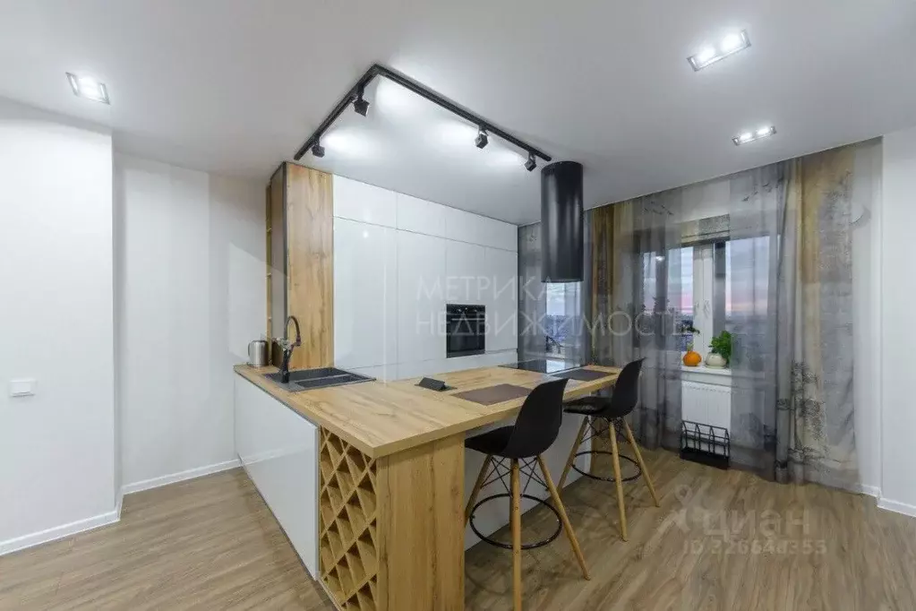 2-к кв. Тюменская область, Тюмень ул. Федюнинского, 64к1 (73.0 м) - Фото 1