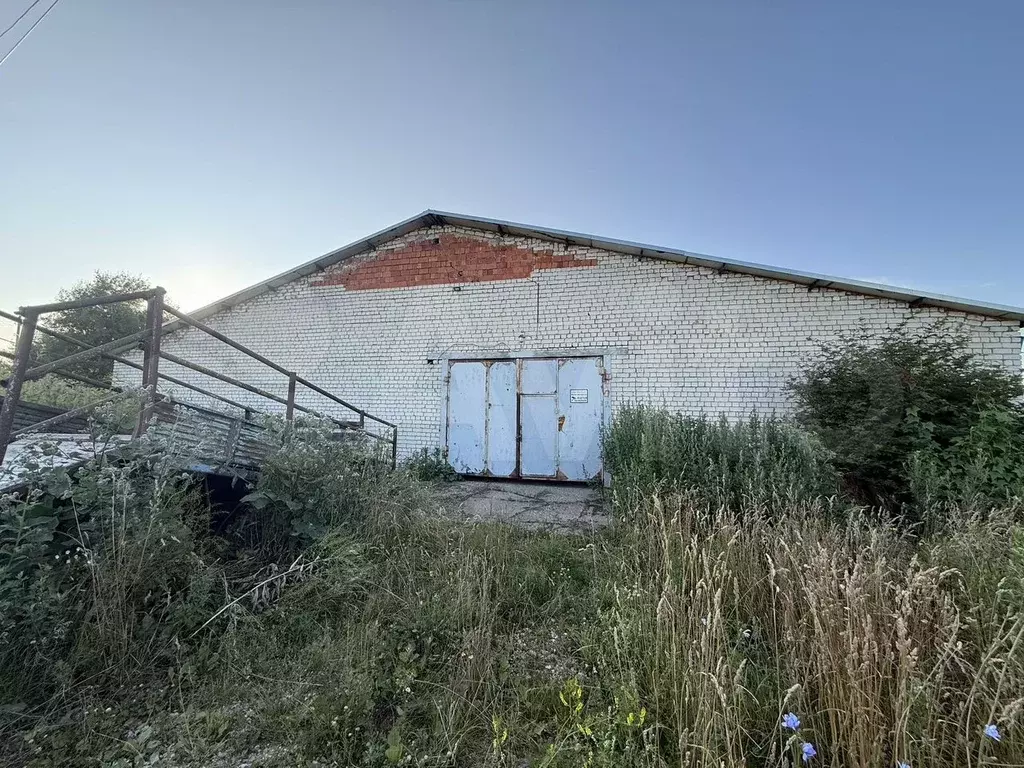 Здание на участке 5 га - Фото 0