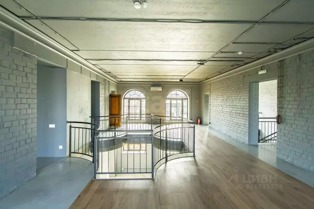 Помещение свободного назначения в Тюменская область, Тюмень ул. ... - Фото 1