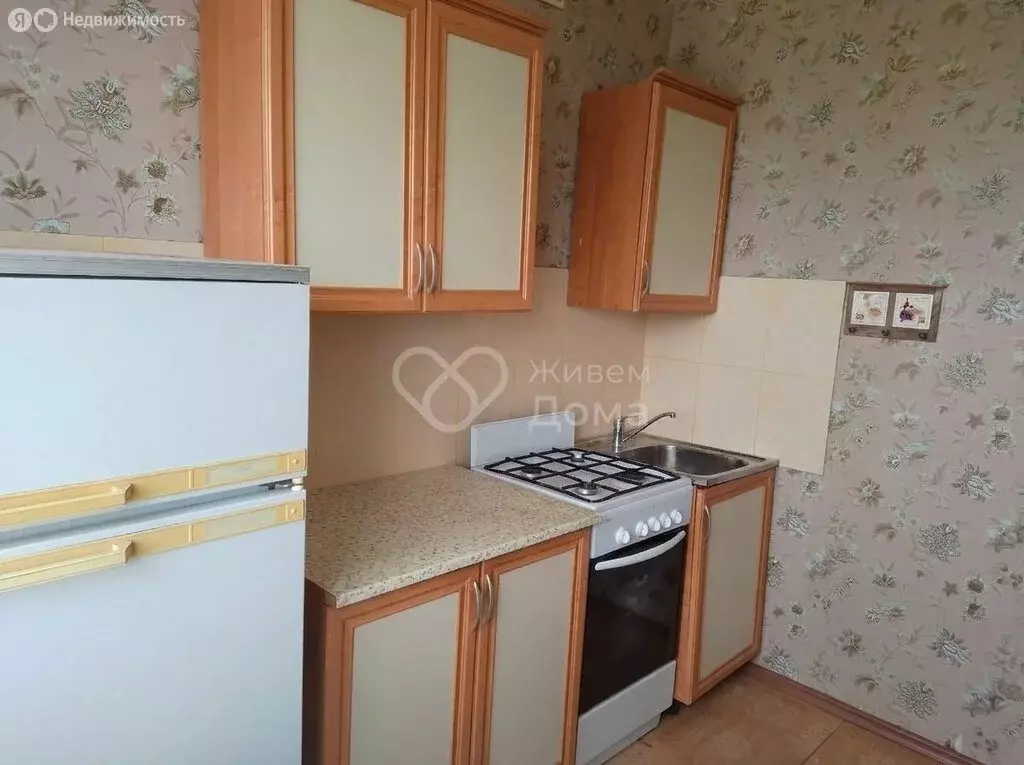 3-комнатная квартира: Волгоград, улица 50 лет Октября, 17 (68 м) - Фото 1