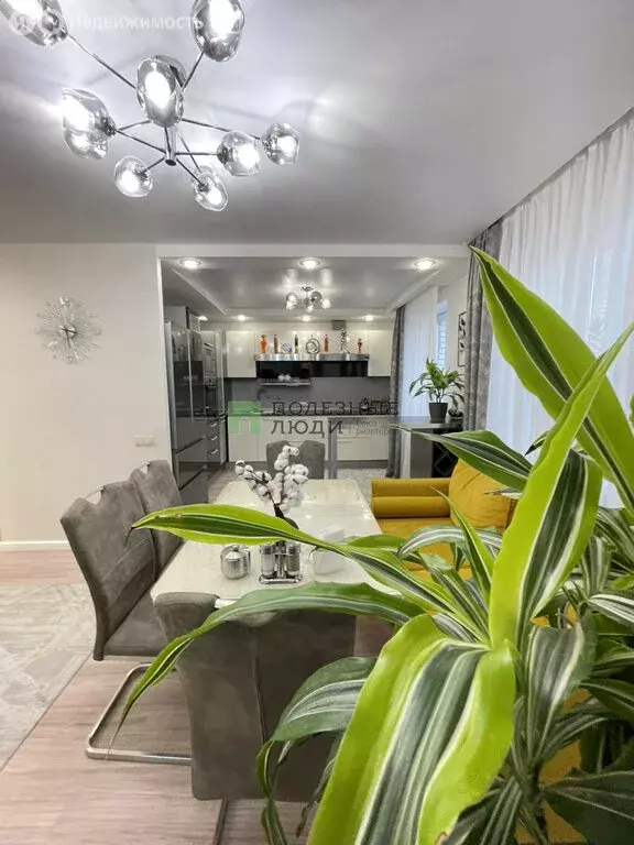 3-комнатная квартира: Ижевск, улица Холмогорова, 59 (95 м) - Фото 0