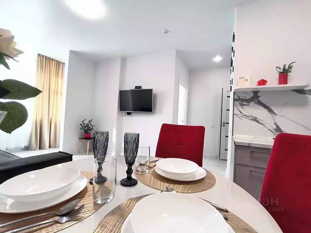 2-к кв. Тюменская область, Тюмень ул. Тимофея Чаркова, 91 (40.0 м) - Фото 1