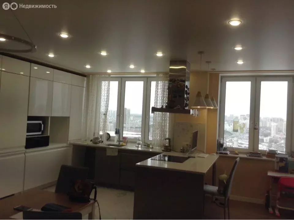 3-комнатная квартира: Екатеринбург, Водоёмная улица, 80/2 (83 м) - Фото 1