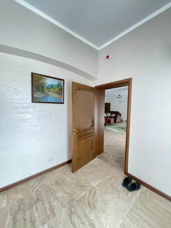 4-к кв. Карачаево-Черкесия, Черкесск Октябрьская ул., 309Б (200.0 м) - Фото 1