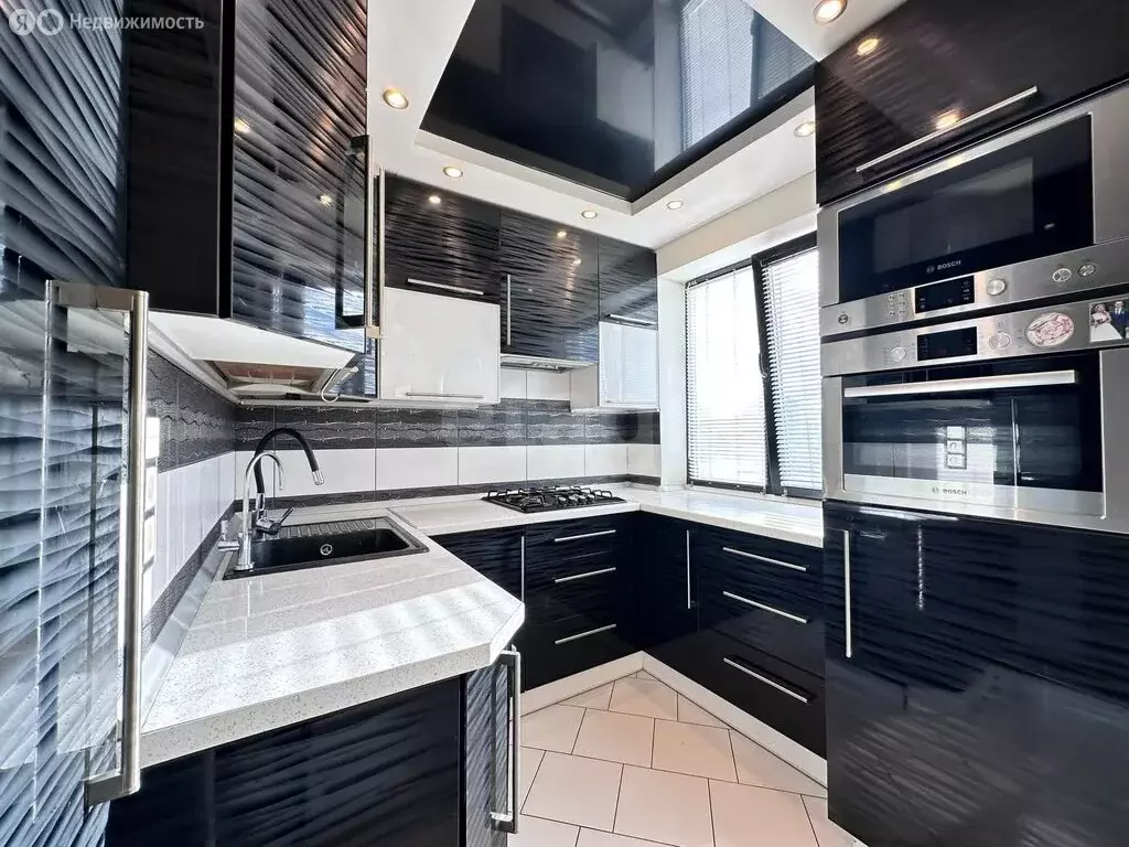 3-комнатная квартира: Красное Село, Бронетанковая улица, 11к1 (61 м) - Фото 1