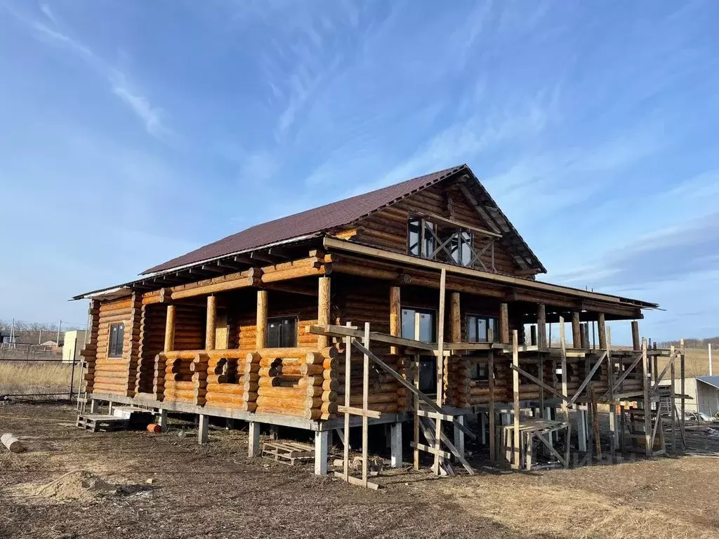 Дом в Воронежская область, Семилукский район, Губаревское с/пос, с. ... - Фото 1