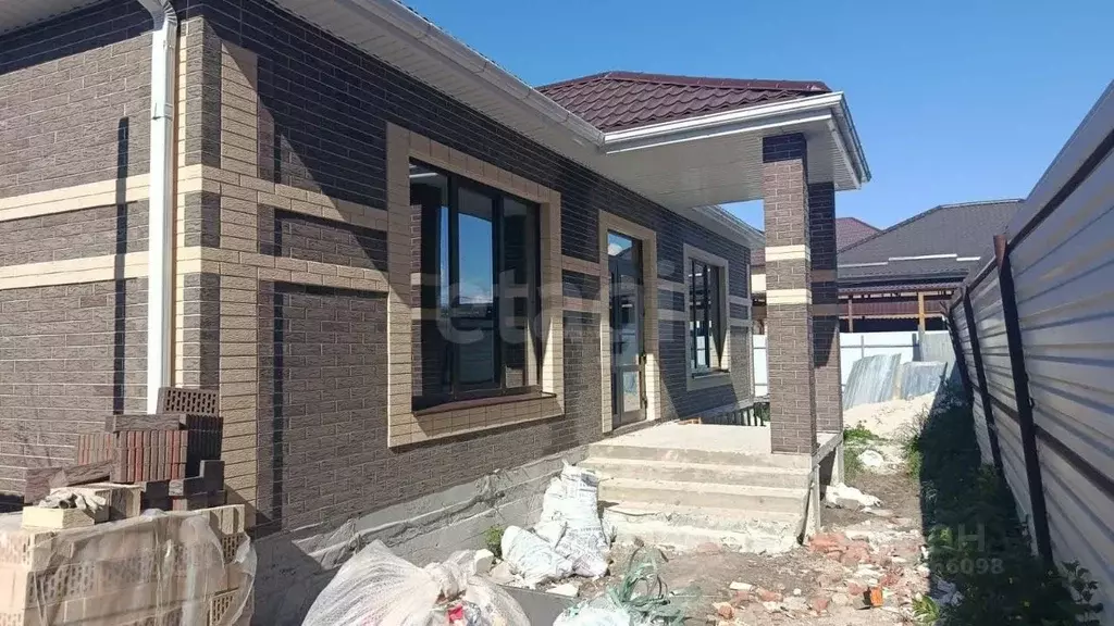 Дом в Ростовская область, Батайск ул. Орджоникидзе (100 м) - Фото 0