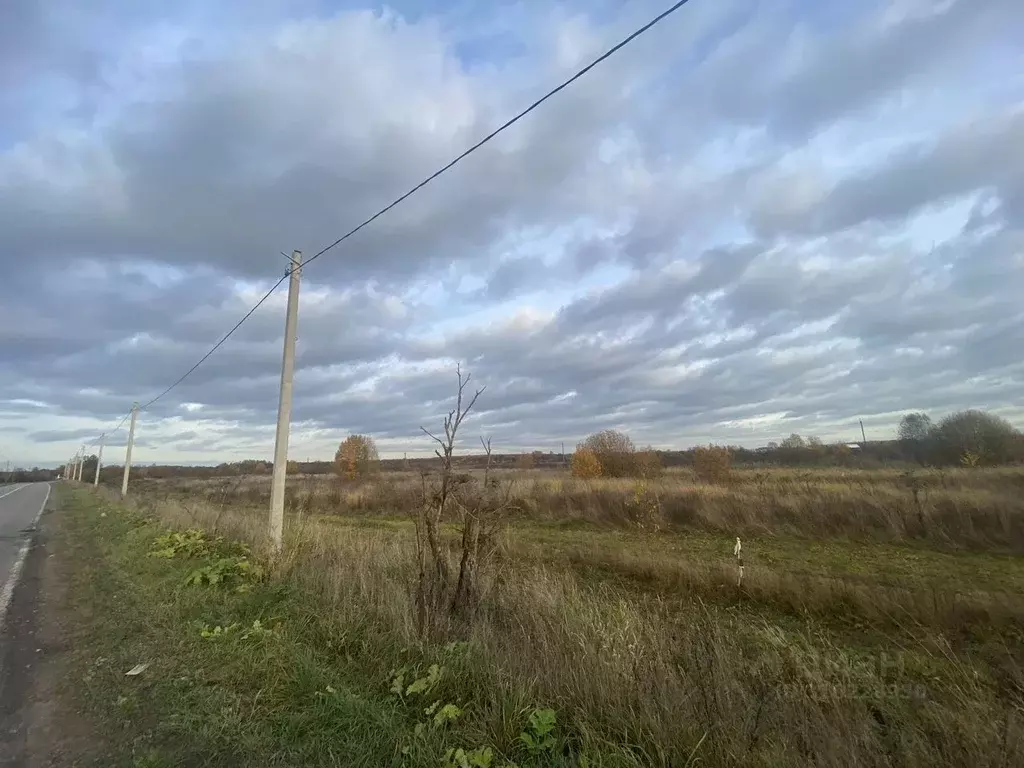 Участок в Ленинградская область, Волховский район, д. Бережки Песочная ... - Фото 0