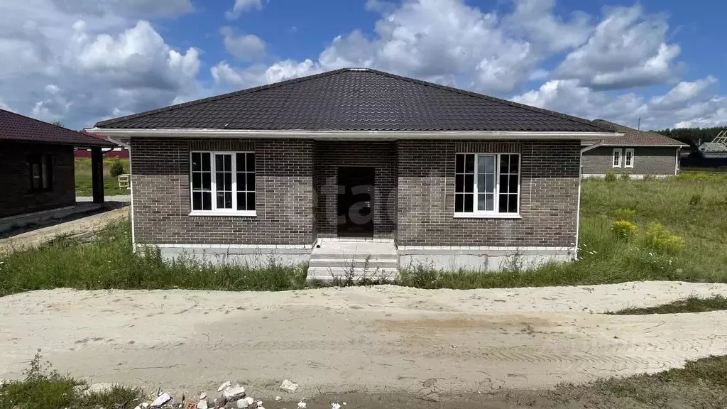 Дом в Брянская область, Брянский район, Новодарковичское с/пос, д. ... - Фото 1