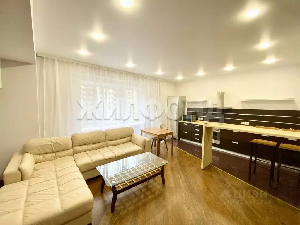 3-к кв. Новосибирская область, Новосибирск Военная ул., 9 (100.0 м) - Фото 1