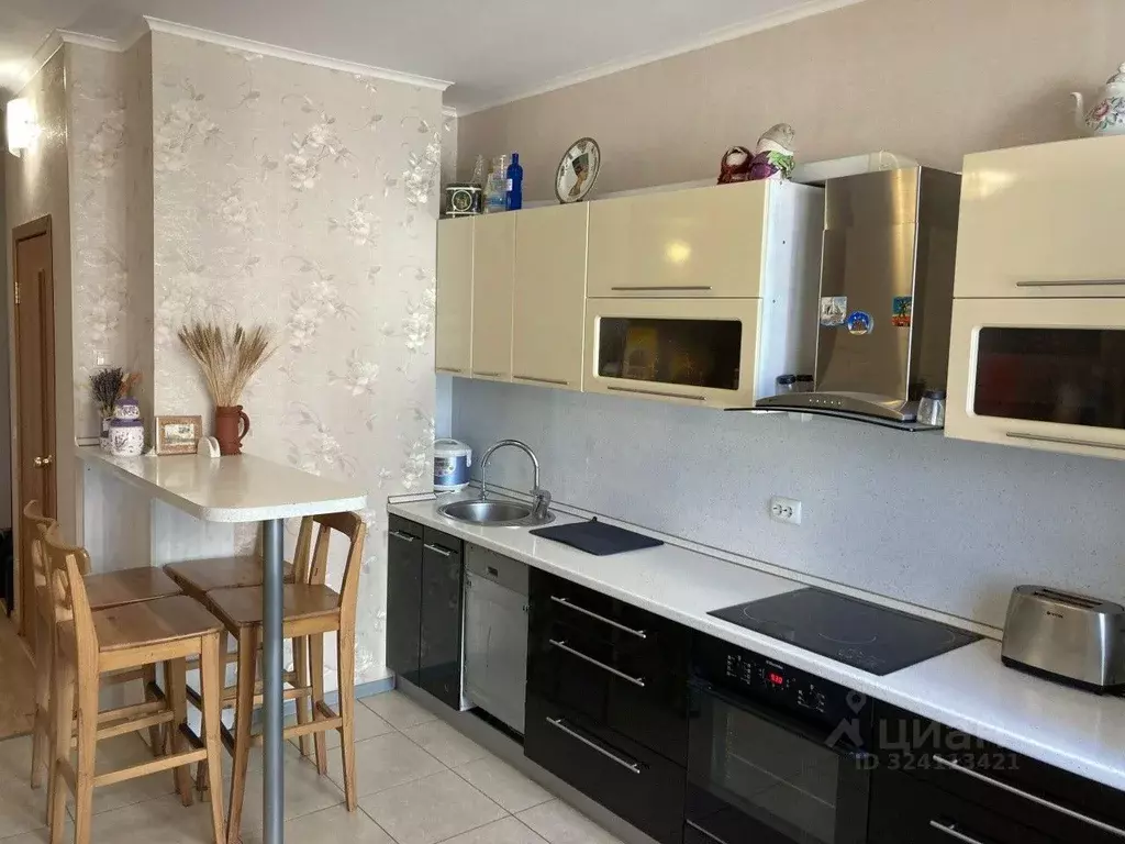 3-к кв. Свердловская область, Екатеринбург ул. Краснолесья, 139 (82.0 ... - Фото 2