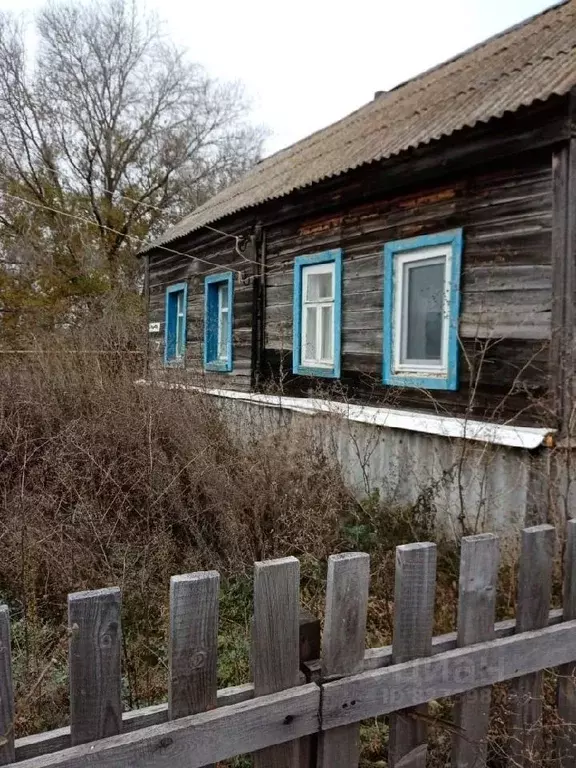 Дом в Саратовская область, Вольский район, Широкобуеракское ... - Фото 1