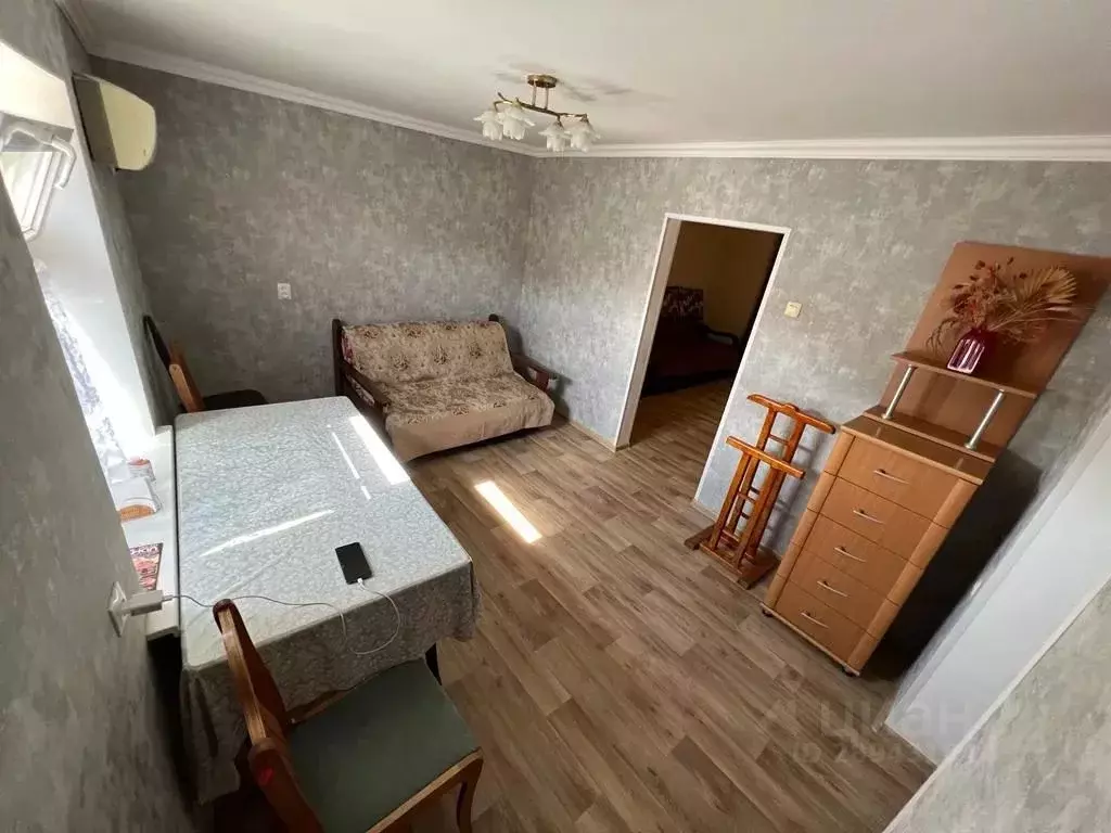 Дом в Калмыкия, Элиста ул. Герасименко, 14 (50 м) - Фото 1