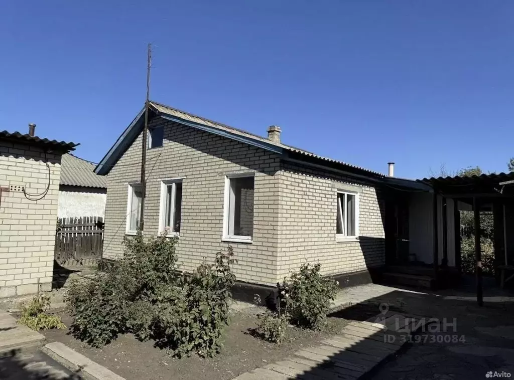 Дом в Ростовская область, Гуково Средняя ул. (42 м) - Фото 1