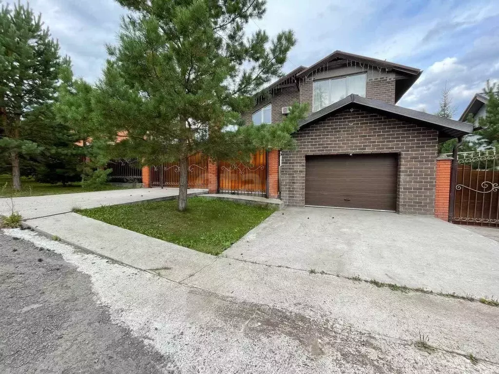 Дом в Кемеровская область, Кемерово 15-й мкр, 1-й кв-л,  (330 м) - Фото 1