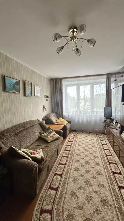 3-к кв. Ленинградская область, Луга просп. Кирова, 68 (56.0 м) - Фото 1