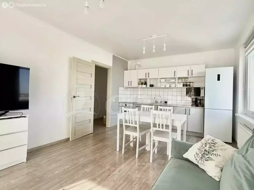 2-комнатная квартира: Тюмень, улица Ю.-Р.Г. Эрвье, 32к1 (62.8 м) - Фото 2