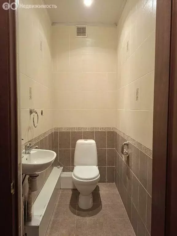 3-комнатная квартира: Оренбург, Салмышская улица, 39/1 (100 м) - Фото 0