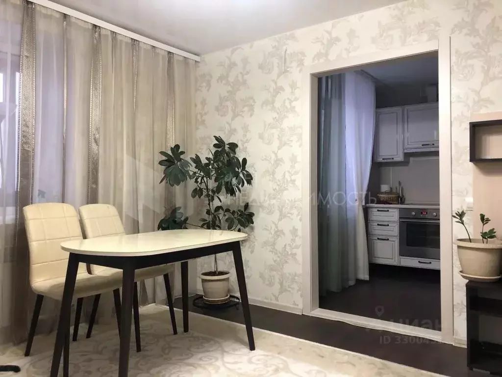 4-к кв. Тюменская область, Тюмень ул. Николая Чаплина, 123 (97.0 м) - Фото 0