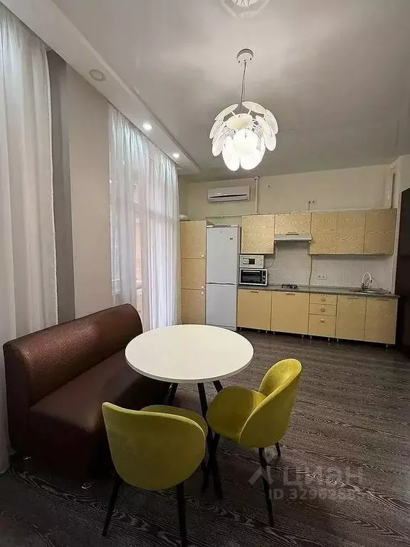 2-к кв. Крым, Симферополь пер. Смежный, 10 (50.0 м) - Фото 1
