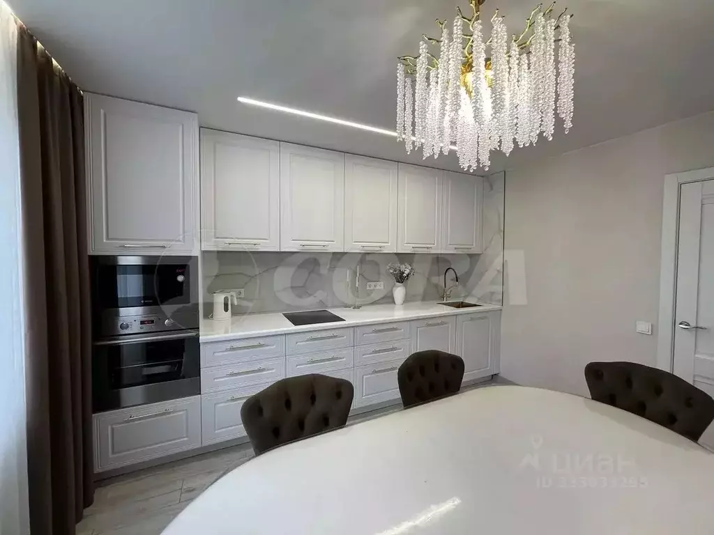 3-к кв. Тюменская область, Тюмень ул. Мельникайте, 122 (80.0 м) - Фото 1
