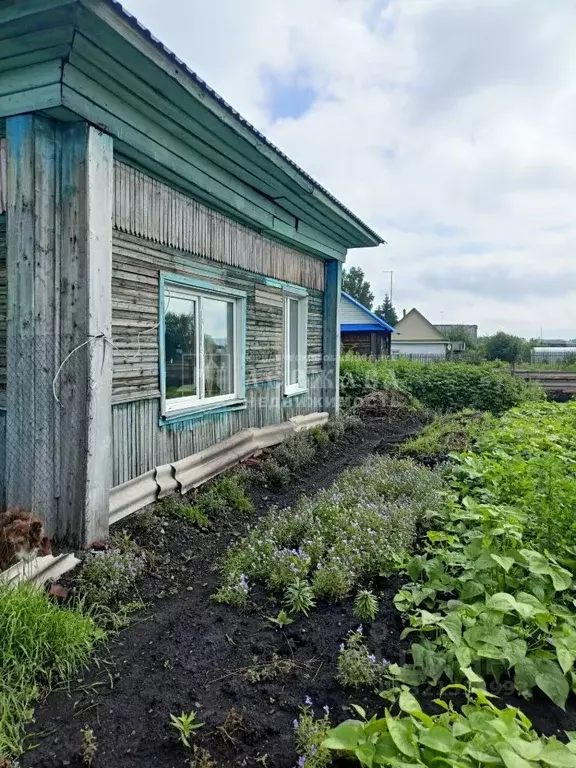 Дом в Кемеровская область, Крапивинский пгт ул. Островского (40 м) - Фото 1