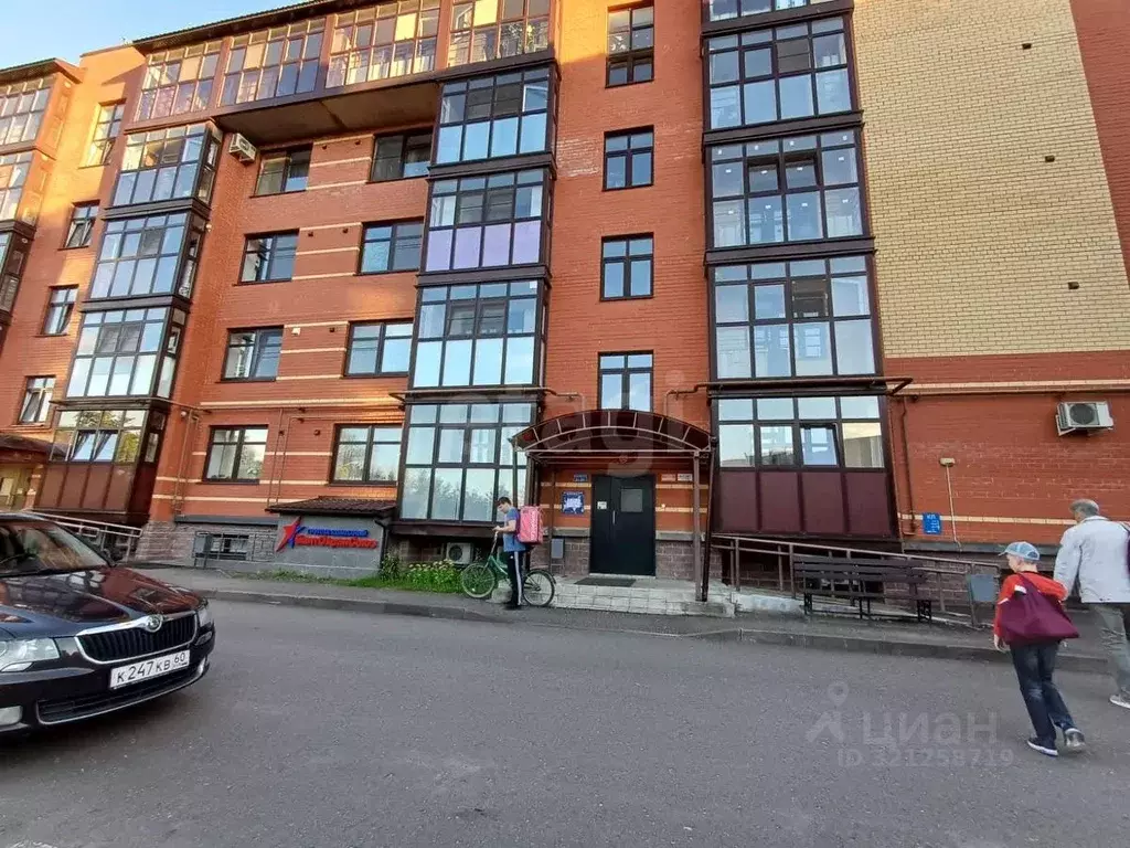 2-к кв. Псковская область, Псков Петровская ул., 4А (69.7 м) - Фото 1